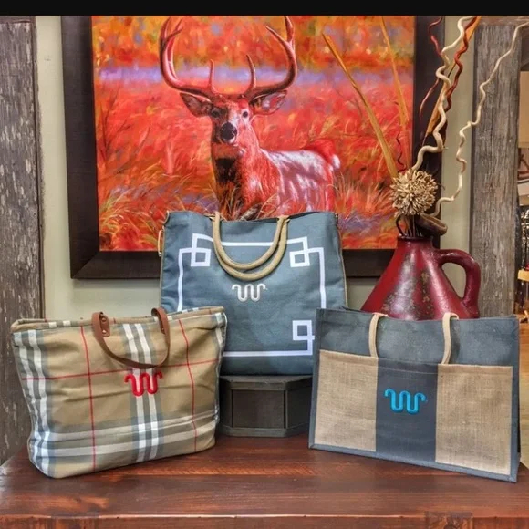 Stylish Black and Tan Satchel - Picture 8 of 8